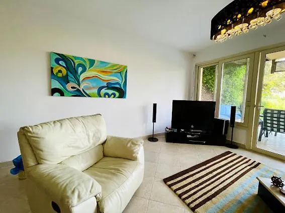 Spacious View 6 Bedrooms Einbay